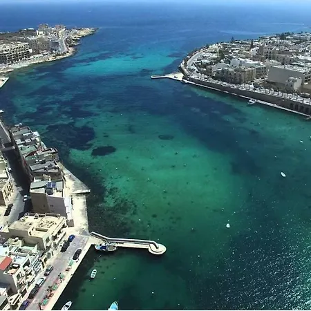 House With Access To Pool * Marsaskala